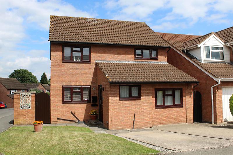 11 Thistledown Grove, Hampton Dene, Hereford