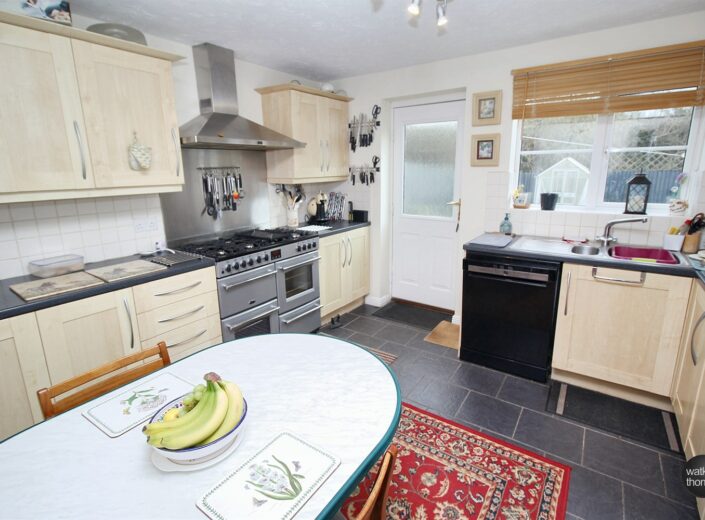 48 Warwick Road, Lower Bullingham, Hereford, HR2 6FB - photo 5