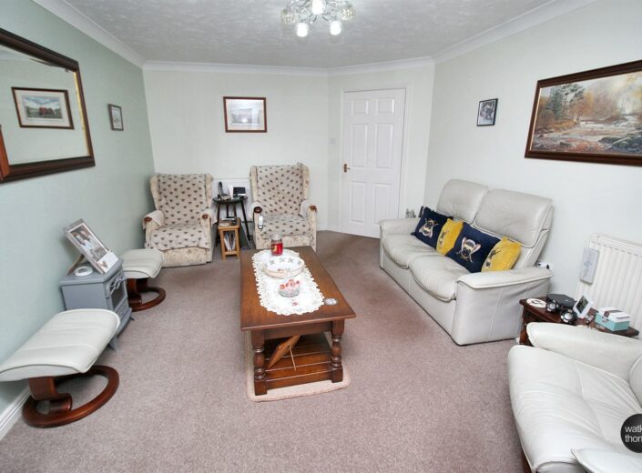 48 Warwick Road, Lower Bullingham, Hereford, HR2 6FB - photo 3