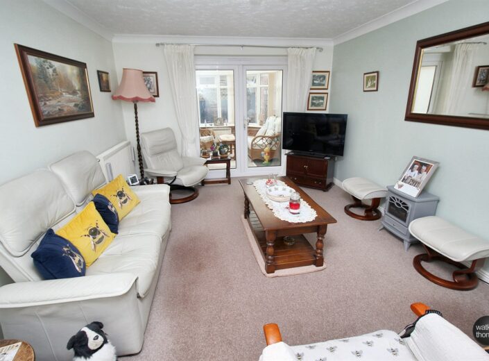 48 Warwick Road, Lower Bullingham, Hereford, HR2 6FB - photo 2