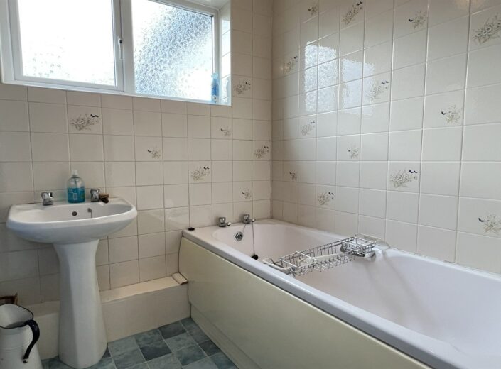 2 Cloverdale Drive, Preston On Wye, Herefordshire, HR2 9JU - photo 11