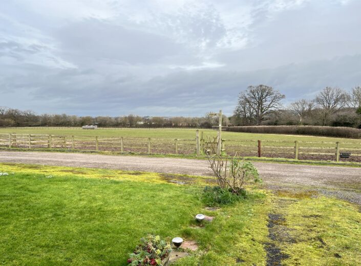 2 Cloverdale Drive, Preston On Wye, Herefordshire, HR2 9JU - photo 12