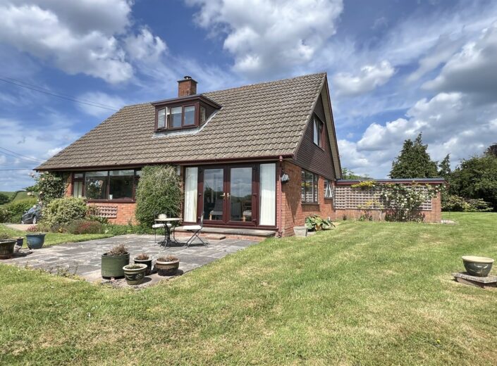 Ridge Acre, Longlands, Marden, Herefordshire, HR1 3ES - photo 1