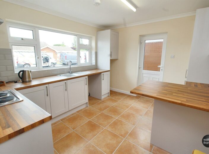 12 Irvine Close, Kings Acre, Hereford, HR4 0RE - photo 2