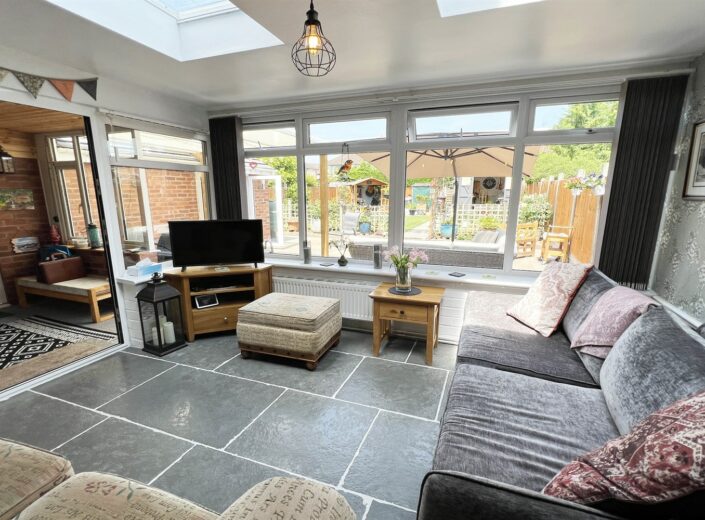 187 Ledbury Road, Tupsley, Hereford, HR1 1QD - photo 9