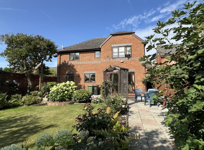 6 Ranelagh Street, Whitecross, Hereford, HR4 0DT - photo 1