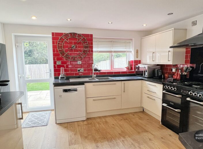 14 Spinney Grove, Hampton Dene, Hereford, HR1 1AY - photo 4