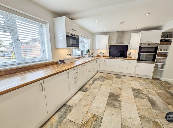 132 St Peter's Close, Moreton-on-Lugg, Hereford, HR4 8DW - photo 7