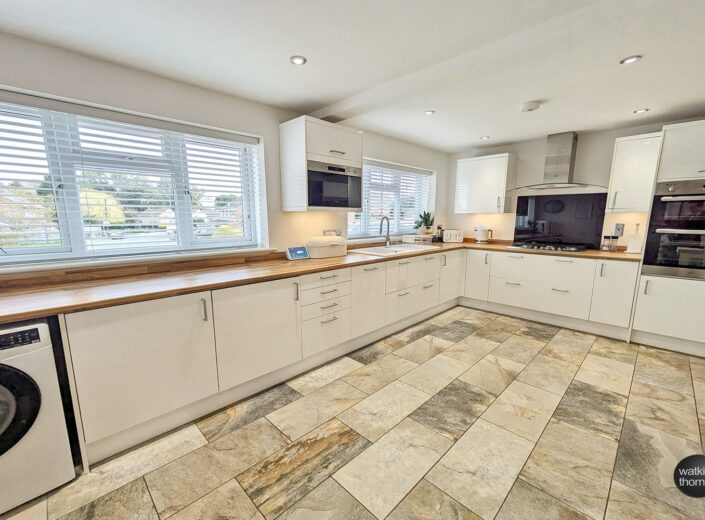 132 St Peter's Close, Moreton-on-Lugg, Hereford, HR4 8DW - photo 3