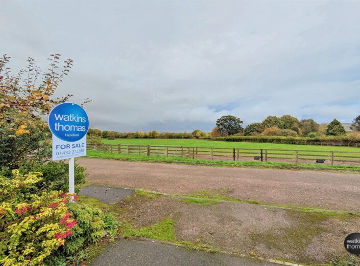 3 Cloverdale Drive, Preston-On-Wye, Herefordshire, HR2 9JU - photo 2