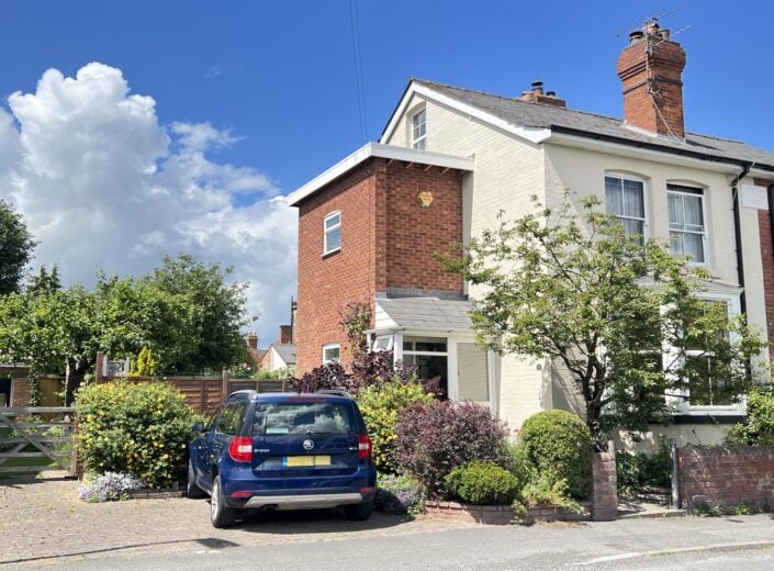 10 Holmer Street, Whitecross, Hereford, HR4 0HS